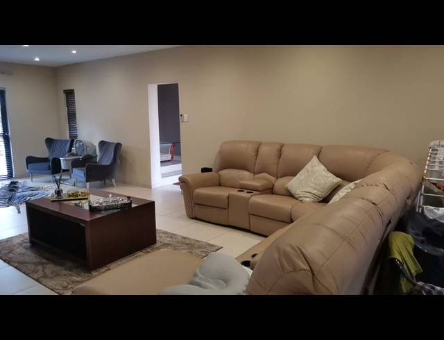 3 BEDROOM HOUSE FOR SALE IN CASHAN